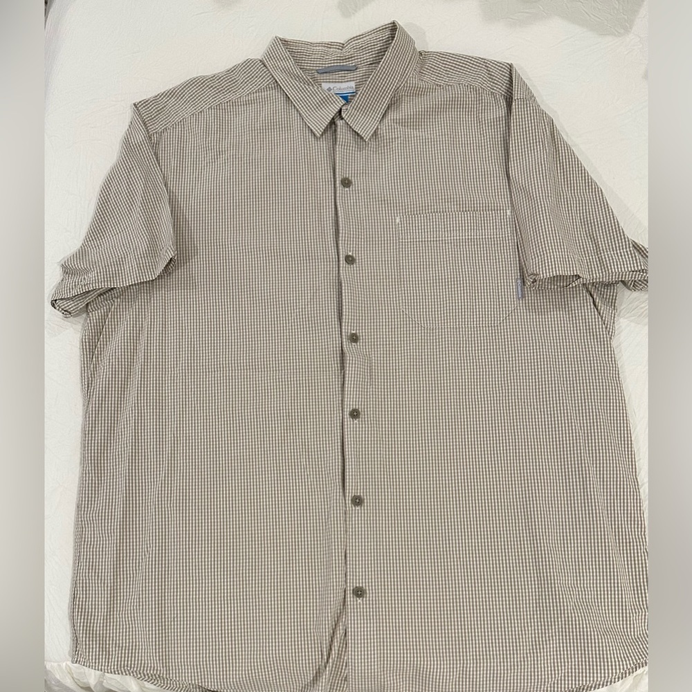 Men’s XXL Columbia Tan Checkered Short Sleeve Button-Down Shirt